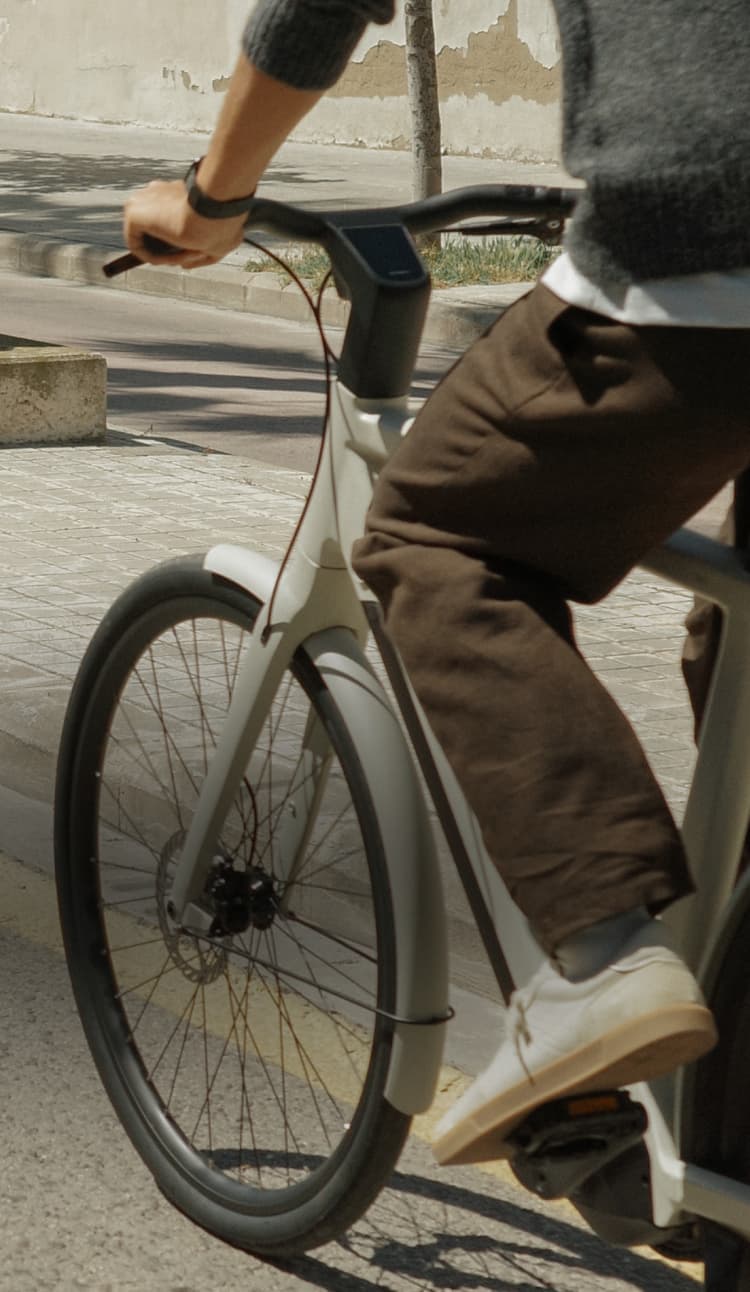 Image - Journal - E-bike vs. Regular Bike - Carousel Item (mobile)